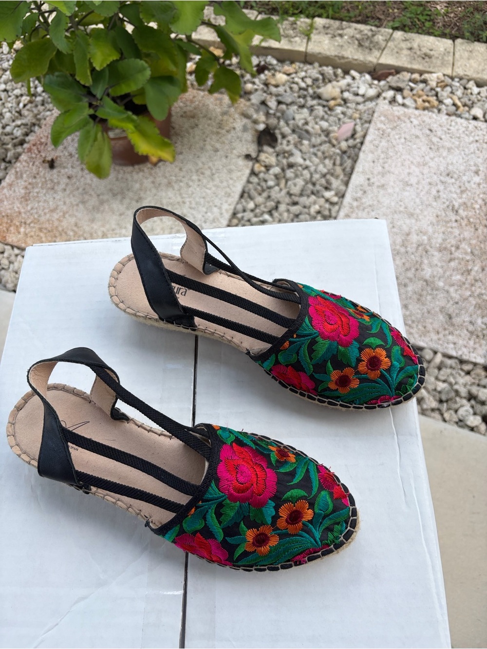 Women's Embroidered Slingback Espadrille - Black with Multicolor Floral